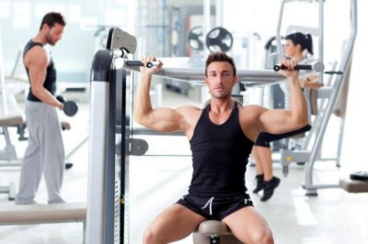 Entraînement de Functional Training avec cordes ondulatoires, formation BPJEPS Option B Eurofitness